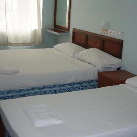 J &J Hotel Kota Kinabalu Bagian luar foto