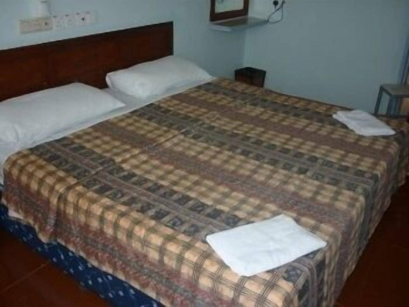 J &J Hotel Kota Kinabalu Bagian luar foto