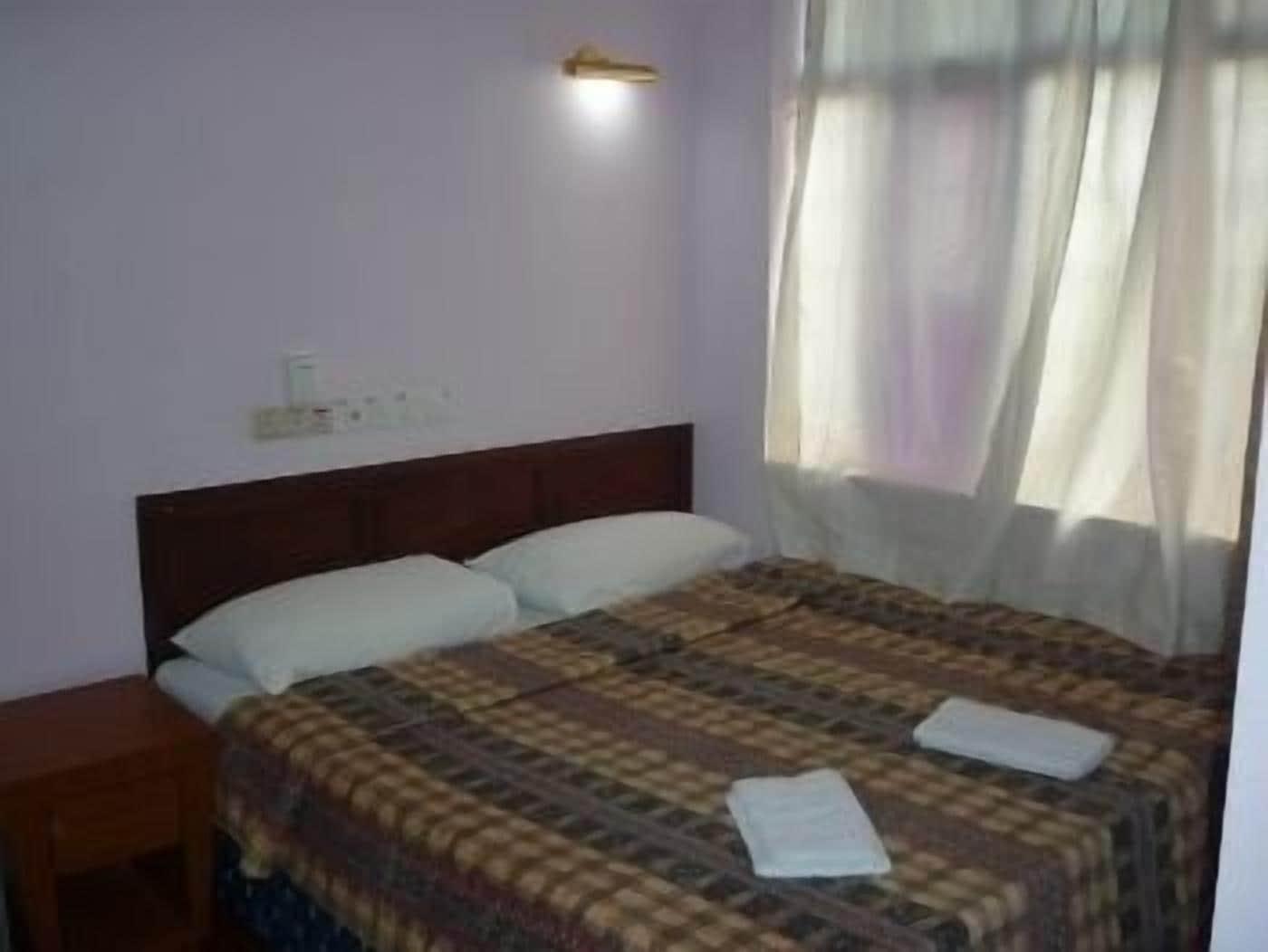 J &J Hotel Kota Kinabalu Bagian luar foto
