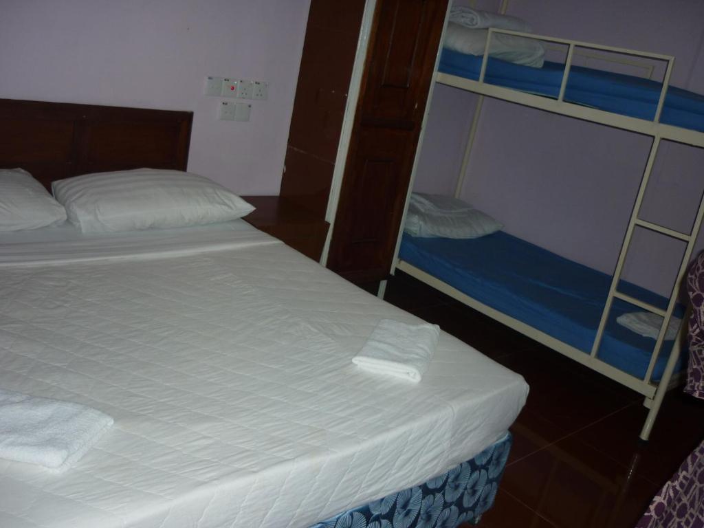 J &J Hotel Kota Kinabalu Bagian luar foto