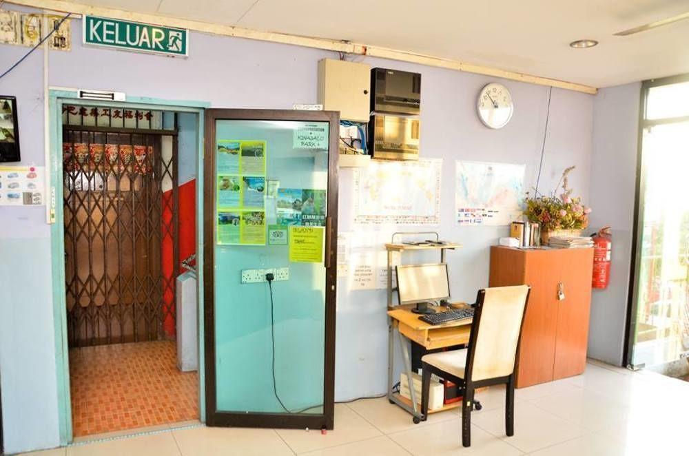 J &J Hotel Kota Kinabalu Bagian luar foto