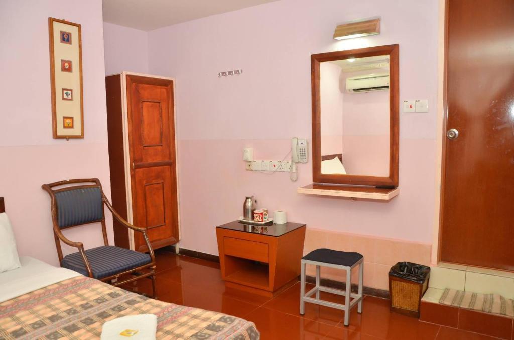 J &J Hotel Kota Kinabalu Bagian luar foto