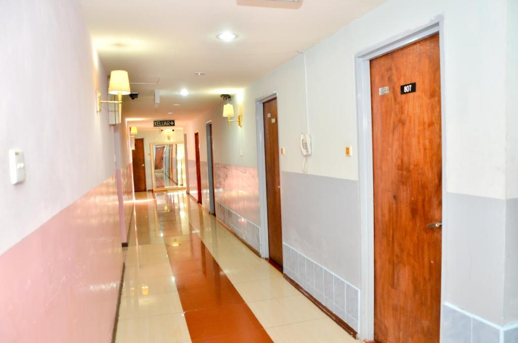 J &J Hotel Kota Kinabalu Bagian luar foto