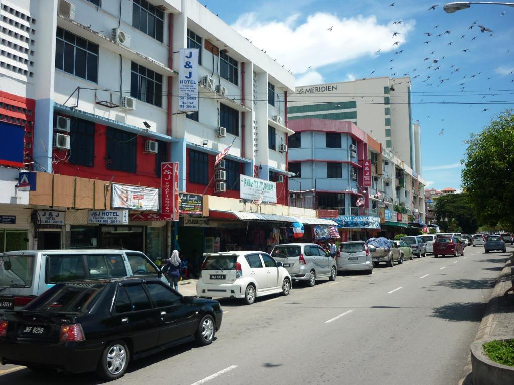 J &J Hotel Kota Kinabalu Bagian luar foto